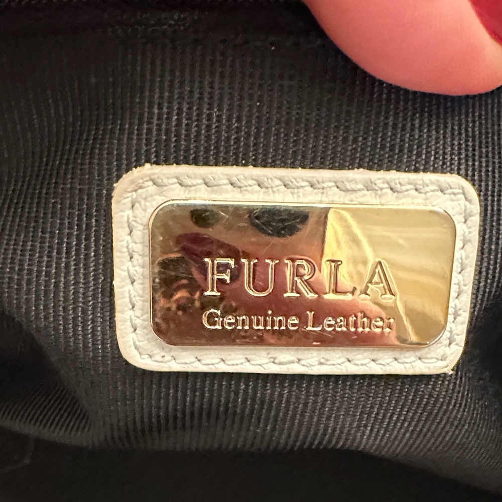Elegant Black Leather Furla Bag - Picture 9 of 10